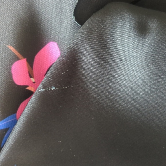 Elegant Black Parrot Print Dress - Picture 7 of 7